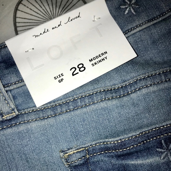 Loft Daisy Flower Embroidered Skinny Jeans - Picture 8 of 8